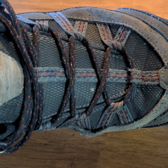 Chaco men's size 11 hiking boots - Picture 4 of 6